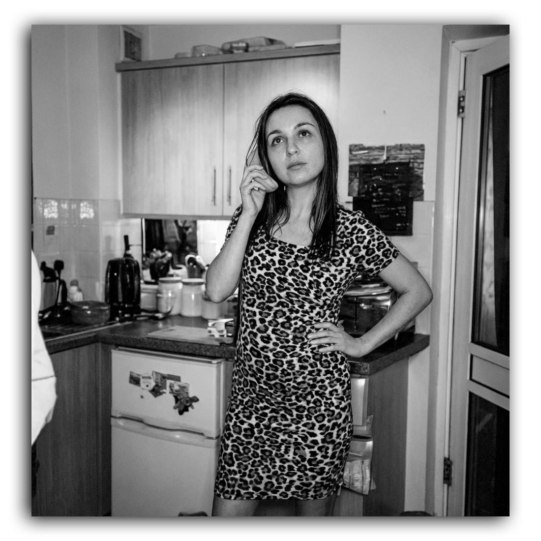 Cana cu personalizare ASISTATĂ 9 imagine restaurata alb-negru